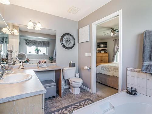 5372 Colbourne Dr, Nanaimo, BC - Indoor Photo Showing Bathroom