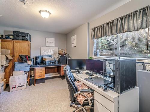 5372 Colbourne Dr, Nanaimo, BC - Indoor Photo Showing Office