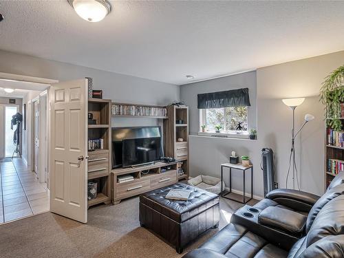 5372 Colbourne Dr, Nanaimo, BC - Indoor Photo Showing Living Room