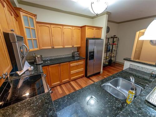 310-1642 Mckenzie Ave, Saanich, BC - Indoor Photo Showing Kitchen With Double Sink