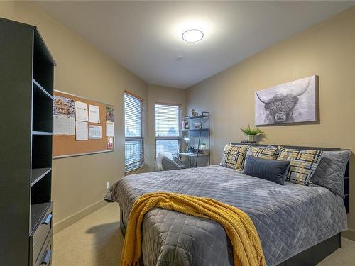 310-1642 Mckenzie Ave, Saanich, BC - Indoor Photo Showing Bedroom