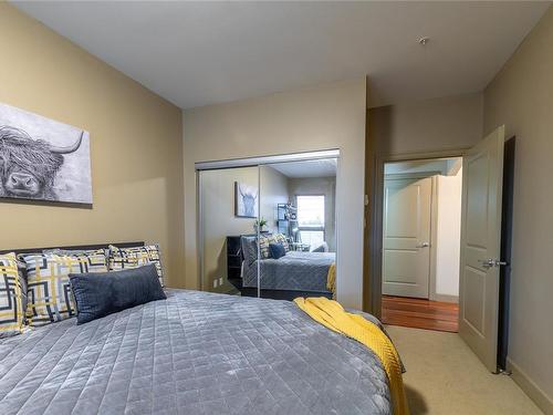 310-1642 Mckenzie Ave, Saanich, BC - Indoor Photo Showing Bedroom