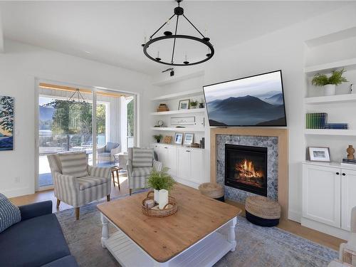 10412 Marina Vista Dr, Port Alberni, BC - Indoor Photo Showing Living Room With Fireplace