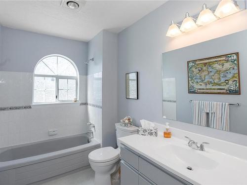 6158 Icarus Dr, Nanaimo, BC - Indoor Photo Showing Bathroom