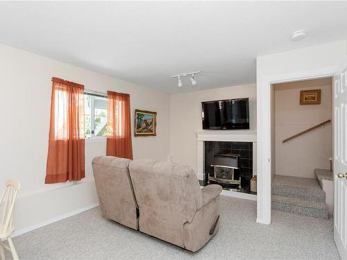 6158 Icarus Dr, Nanaimo, BC - Indoor Photo Showing Living Room With Fireplace