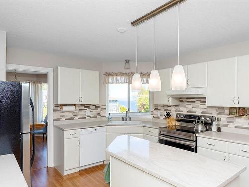 6158 Icarus Dr, Nanaimo, BC - Indoor Photo Showing Kitchen