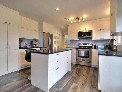 Cuisine - 9 Rue Cloutier, L'Ange-Gardien, QC - Indoor Photo Showing Kitchen With Upgraded Kitchen