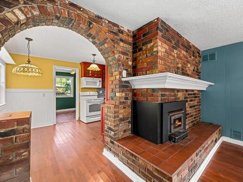 3889 Royston Rd, Royston, BC - Indoor With Fireplace