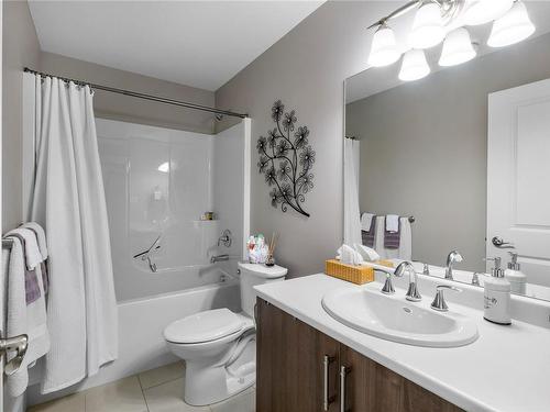 5866 Linyard Rd, Nanaimo, BC - Indoor Photo Showing Bathroom