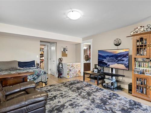 5866 Linyard Rd, Nanaimo, BC - Indoor Photo Showing Living Room
