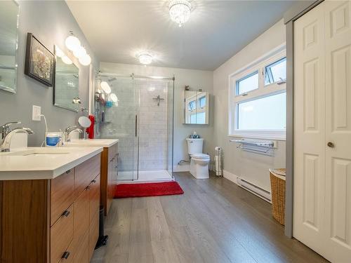 110 Devina Dr, Galiano Island, BC - Indoor Photo Showing Bathroom