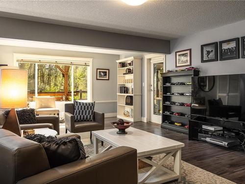 3359 Prince Edward Pl, Nanaimo, BC - Indoor Photo Showing Living Room