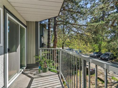 560 Carnation Pl, Saanich, BC - Outdoor With Exterior