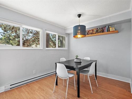 560 Carnation Pl, Saanich, BC - Indoor Photo Showing Dining Room