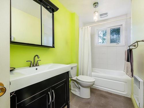 Salle de bains - 1087 Rue Léger, Salaberry-De-Valleyfield, QC - Indoor Photo Showing Bathroom