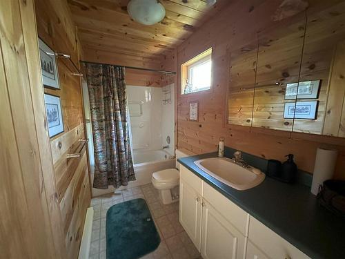 Fr 4 Lot 7 Woodchuck Bay, Kenora, ON - Indoor Photo Showing Bathroom
