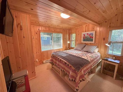 Fr 4 Lot 7 Woodchuck Bay, Kenora, ON - Indoor Photo Showing Bedroom