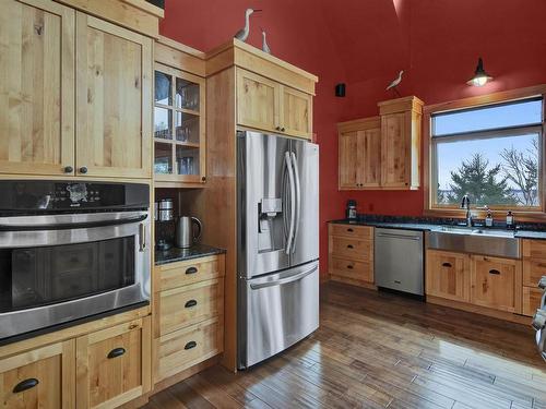 111 Mickelson Drive, Shuniah, ON - Indoor Photo Showing Kitchen
