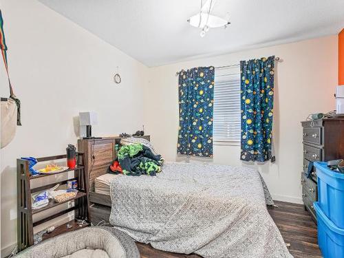 1410 Pacific Way, Kamloops, BC - Indoor Photo Showing Bedroom