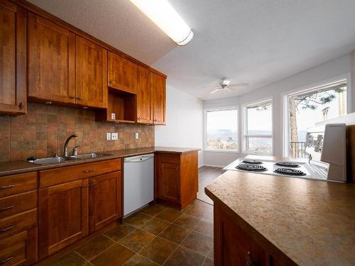 41-1775 Mckinley Crt, Kamloops, BC - Indoor Photo Showing Kitchen With Double Sink