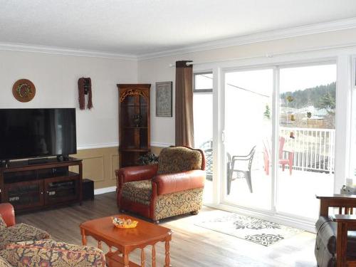 17 Emerald Drive, Logan Lake, BC - Indoor Photo Showing Living Room