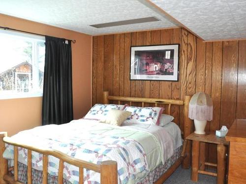 17 Emerald Drive, Logan Lake, BC - Indoor Photo Showing Bedroom