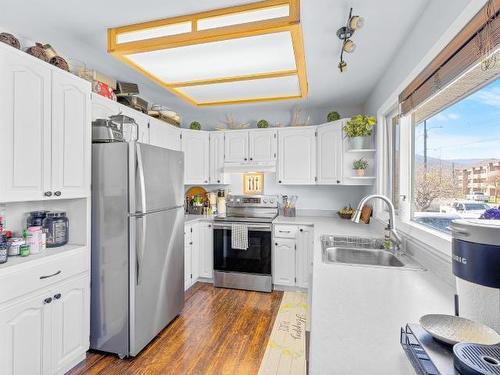 1730 Menzies Street, Merritt, BC - Indoor Photo Showing Kitchen