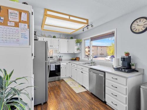 1730 Menzies Street, Merritt, BC - Indoor Photo Showing Kitchen