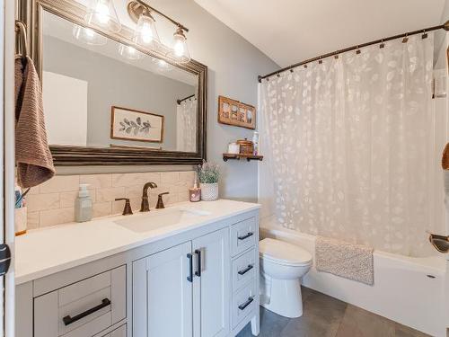 1730 Menzies Street, Merritt, BC - Indoor Photo Showing Bathroom