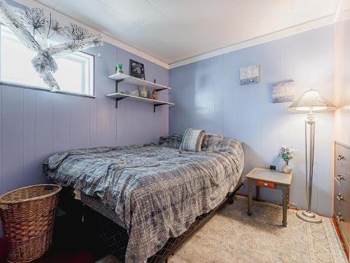 1730 Menzies Street, Merritt, BC - Indoor Photo Showing Bedroom