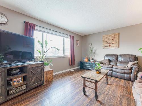 1730 Menzies Street, Merritt, BC - Indoor Photo Showing Living Room