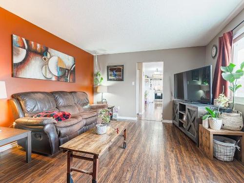 1730 Menzies Street, Merritt, BC - Indoor Photo Showing Living Room