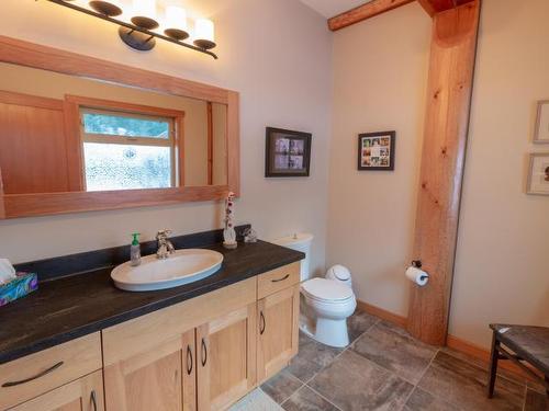 1414 Huckleberry Drive, South Shuswap, BC - Indoor Photo Showing Bathroom