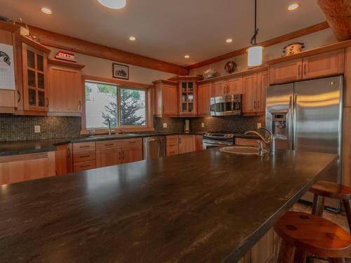 1414 Huckleberry Drive, South Shuswap, BC - Indoor Photo Showing Kitchen
