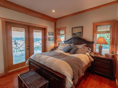 1414 Huckleberry Drive, South Shuswap, BC - Indoor Photo Showing Bedroom