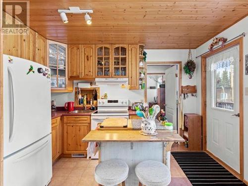 55 Judas Creek Drive, Whitehorse South, YT - Indoor Photo Showing Kitchen