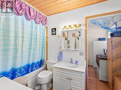 55 Judas Creek Drive, Whitehorse South, YT - Indoor Photo Showing Bathroom