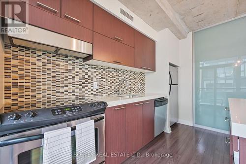 #916 -55 Stewart St, Toronto, ON - Indoor Photo Showing Kitchen With Upgraded Kitchen