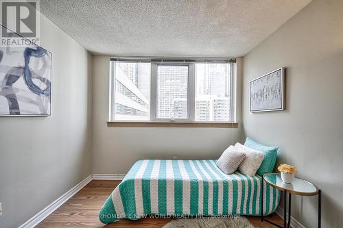 #1716 -1055 Bay St, Toronto, ON - Indoor Photo Showing Bedroom