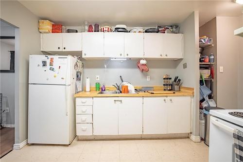 17 Old Pine Trail|Unit #162, St. Catharines, ON - Indoor Photo Showing Kitchen With Double Sink