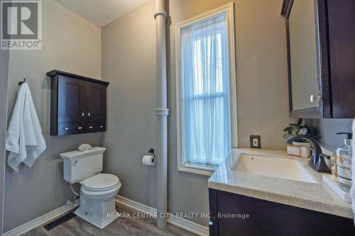 763 Little Grey St, London, ON - Indoor Photo Showing Bathroom