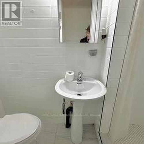 #106 -206 Carlton St, Toronto, ON - Indoor Photo Showing Bathroom