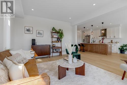 443 Westhaven St, Waterloo, ON - Indoor Photo Showing Living Room