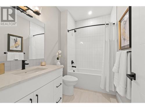 2827 Copper Ridge Drive, West Kelowna, BC - Indoor Photo Showing Bathroom