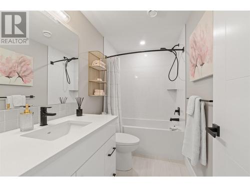 2827 Copper Ridge Drive, West Kelowna, BC - Indoor Photo Showing Bathroom