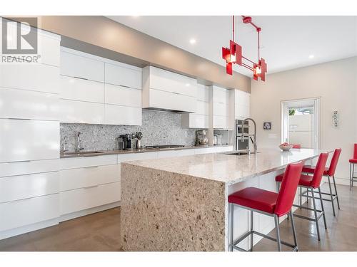 583 Pineview Road, Penticton, BC - Indoor Photo Showing Kitchen With Upgraded Kitchen