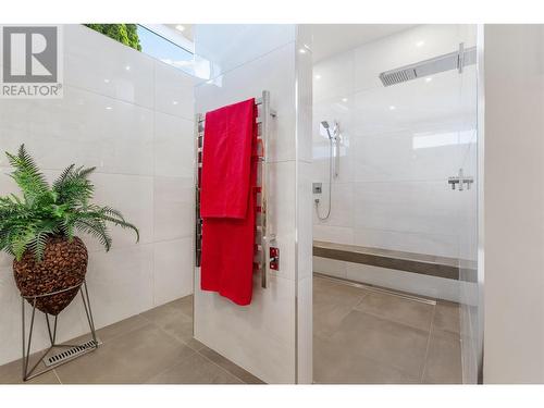 583 Pineview Road, Penticton, BC - Indoor Photo Showing Bathroom