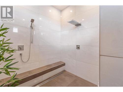 583 Pineview Road, Penticton, BC - Indoor Photo Showing Bathroom