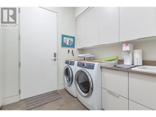 583 Pineview Road, Penticton, BC - Indoor Photo Showing Laundry Room