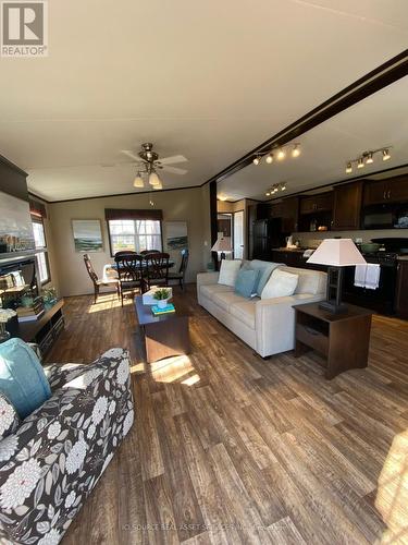 #158 -1051 Line 8 Rd, Niagara-On-The-Lake, ON - Indoor Photo Showing Living Room